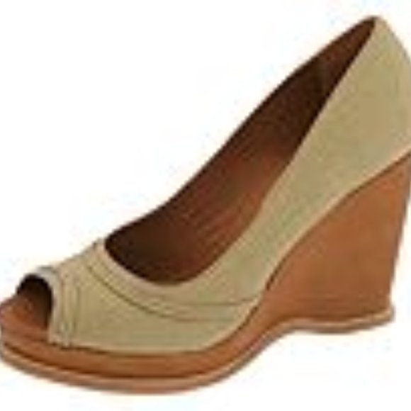 Kors Michael Kors Newton Natural Canvas and LeatherWedge 7 1/2 NWOT
